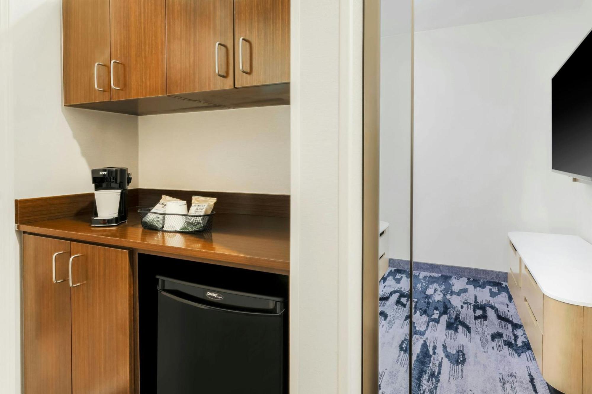 Fairfield Inn And Suites By Marriott San Jose Airport Exterior photo
